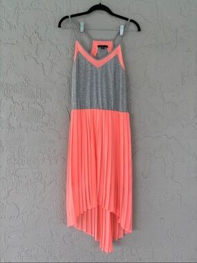 Leo Meets Virgo Gray & Coral V-Neck Dress Top